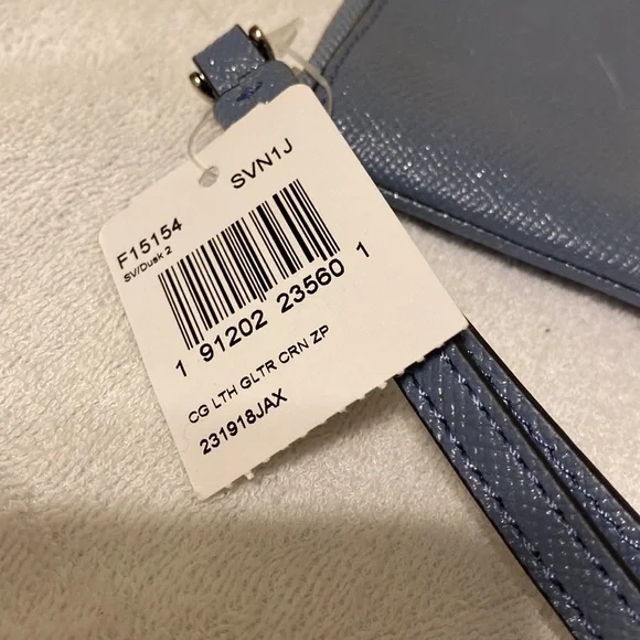 🆕 COACH. Women’s wristlet. - Picture 3 of 4